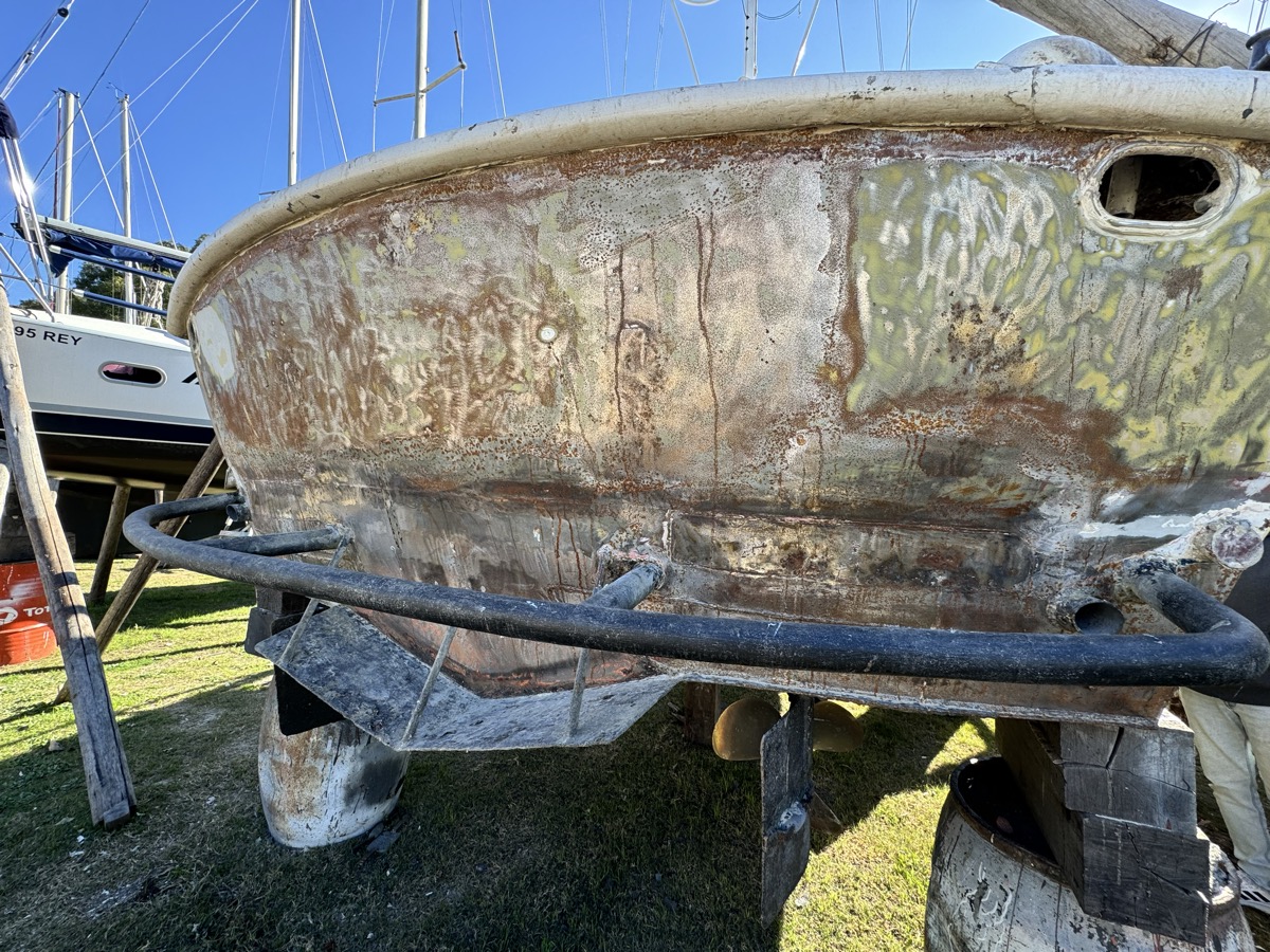 Pintura naval profesional en velero — Zona Norte Buenos Aires