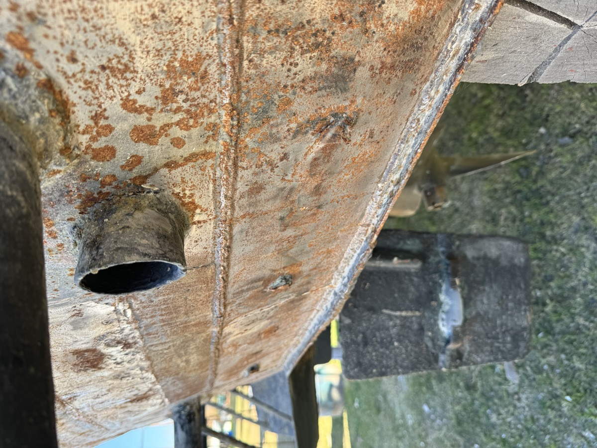 Pintura de casco en varadero San Fernando