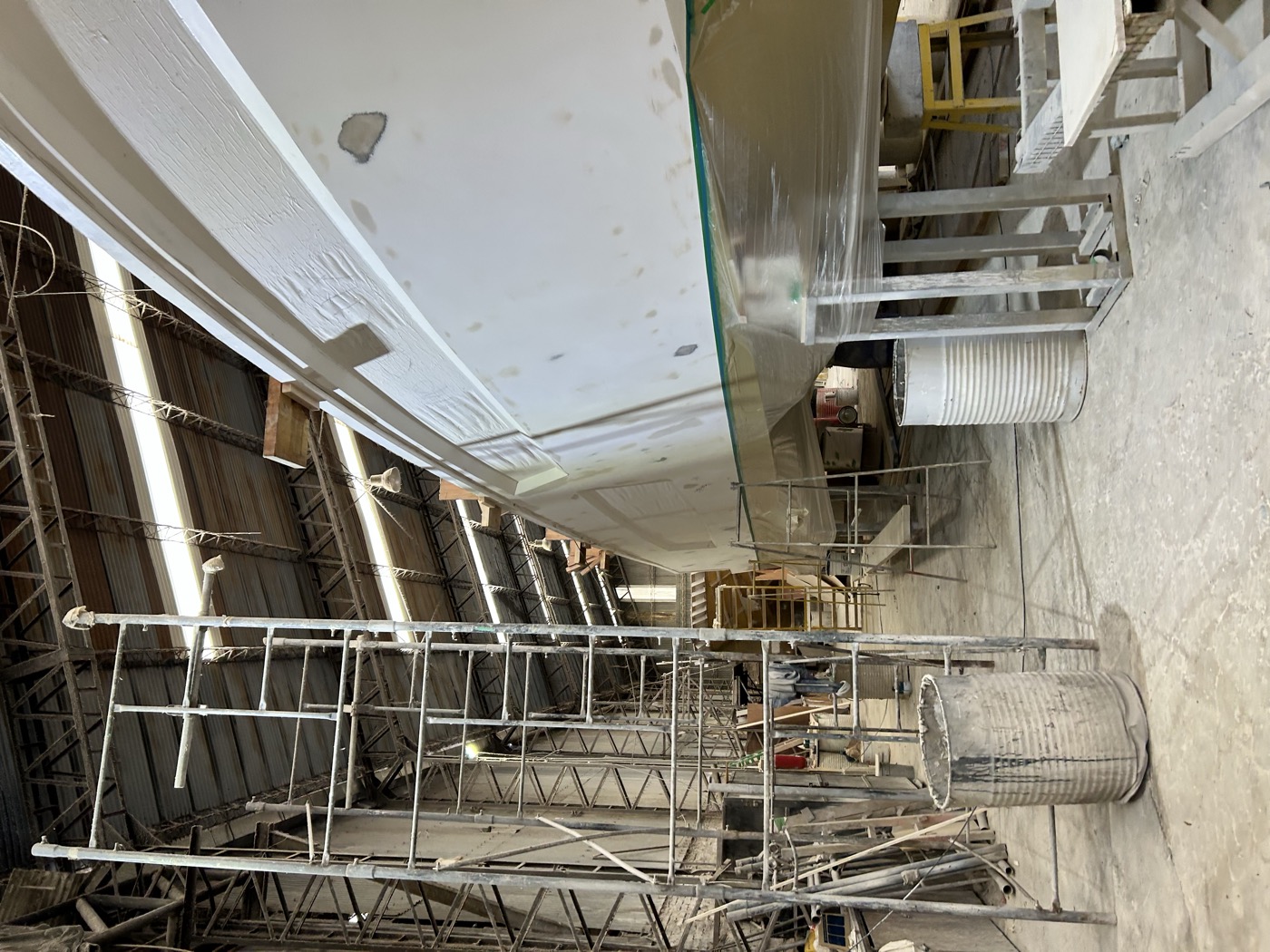 Yacht grande en galpón